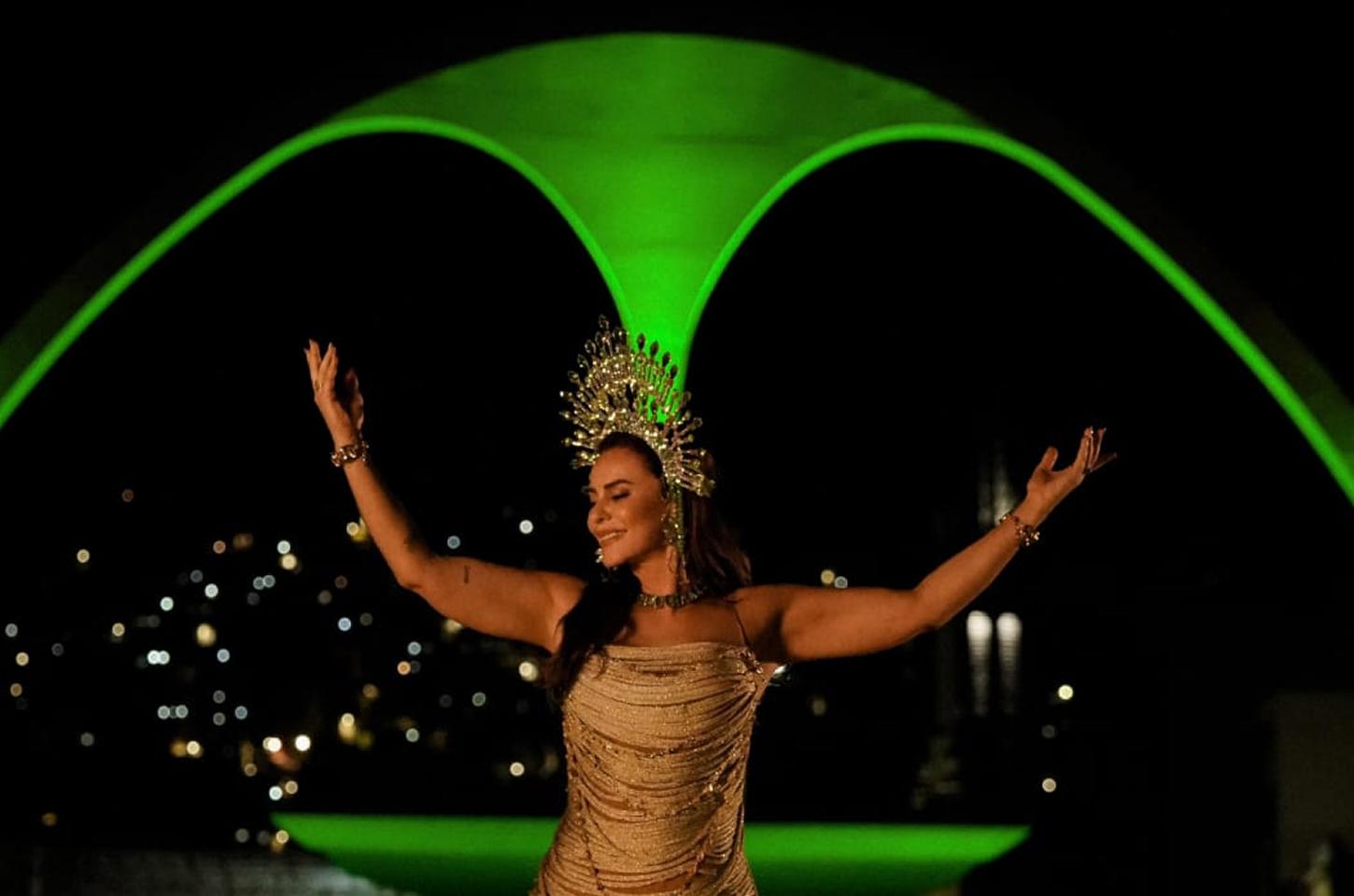 ELA ESTÁ DE VOLTA! PAOLLA OLIVEIRA É A NOVA RAINHA DE BATERIA DA IMPERATRIZ LEOPOLDINENSE PARA O CARNAVAL 2027