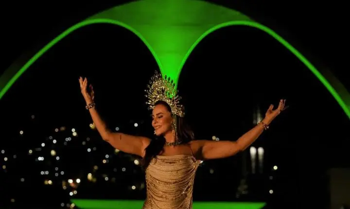 ELA ESTÁ DE VOLTA! PAOLLA OLIVEIRA É A NOVA RAINHA DE BATERIA DA IMPERATRIZ LEOPOLDINENSE PARA O CARNAVAL 2027